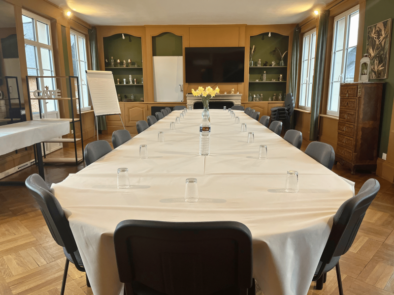 Réunion professionnelle et moment convivial au sein de Menadel