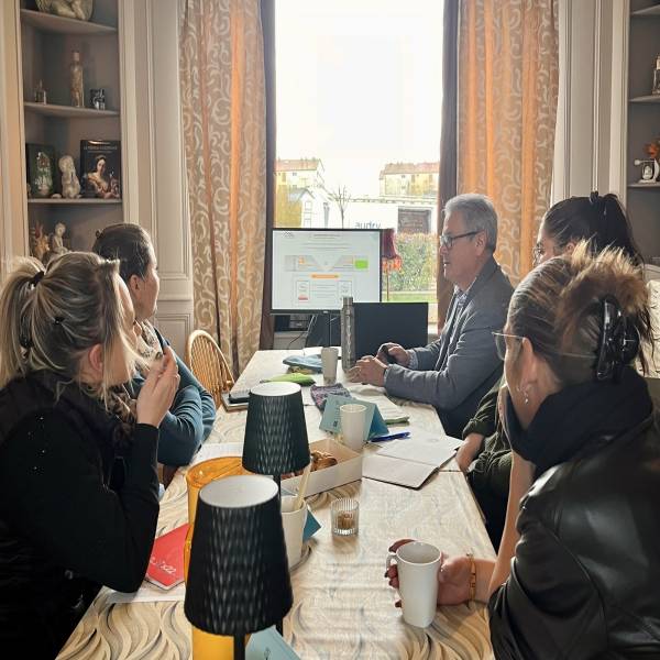 Une entreprise loue notre salle de réunion à Yvetot pour une formation réussie